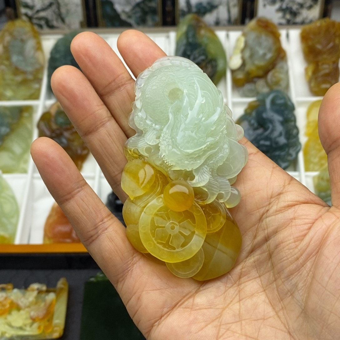 余***歌蛇纹石玉未镶嵌颈饰