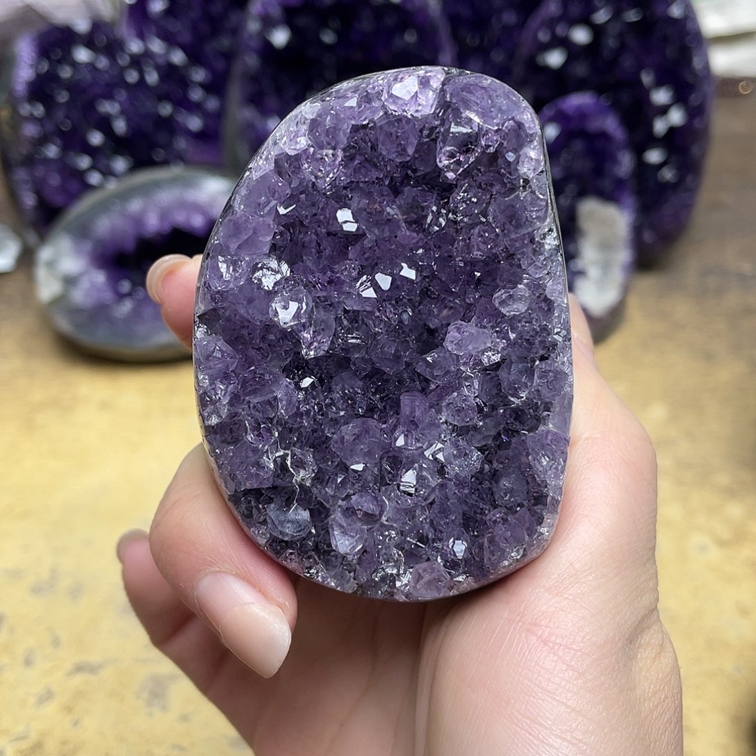 紫晶未镶嵌大型摆件（非配饰）