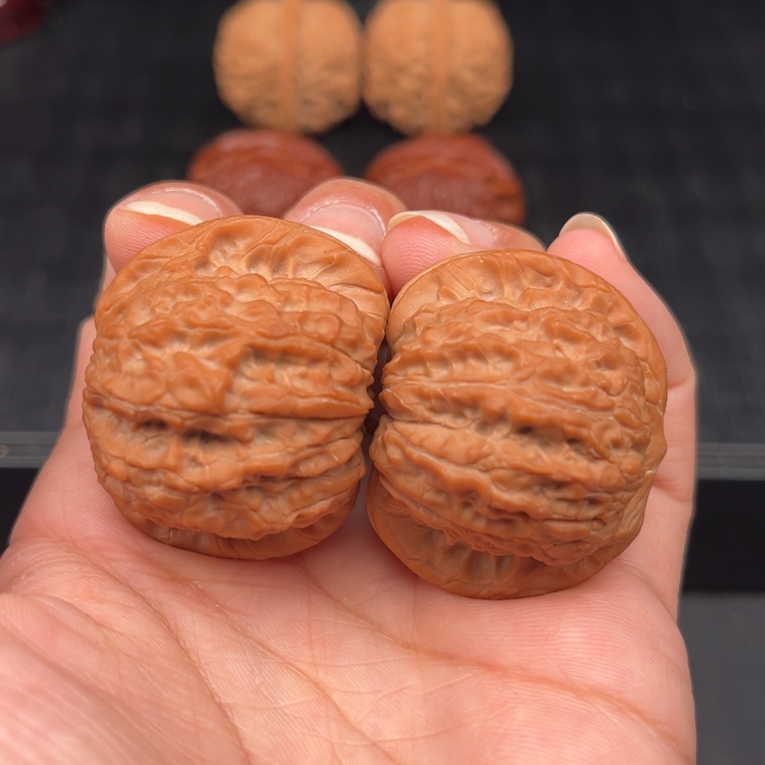 文玩核桃吊坠原树血麒麟