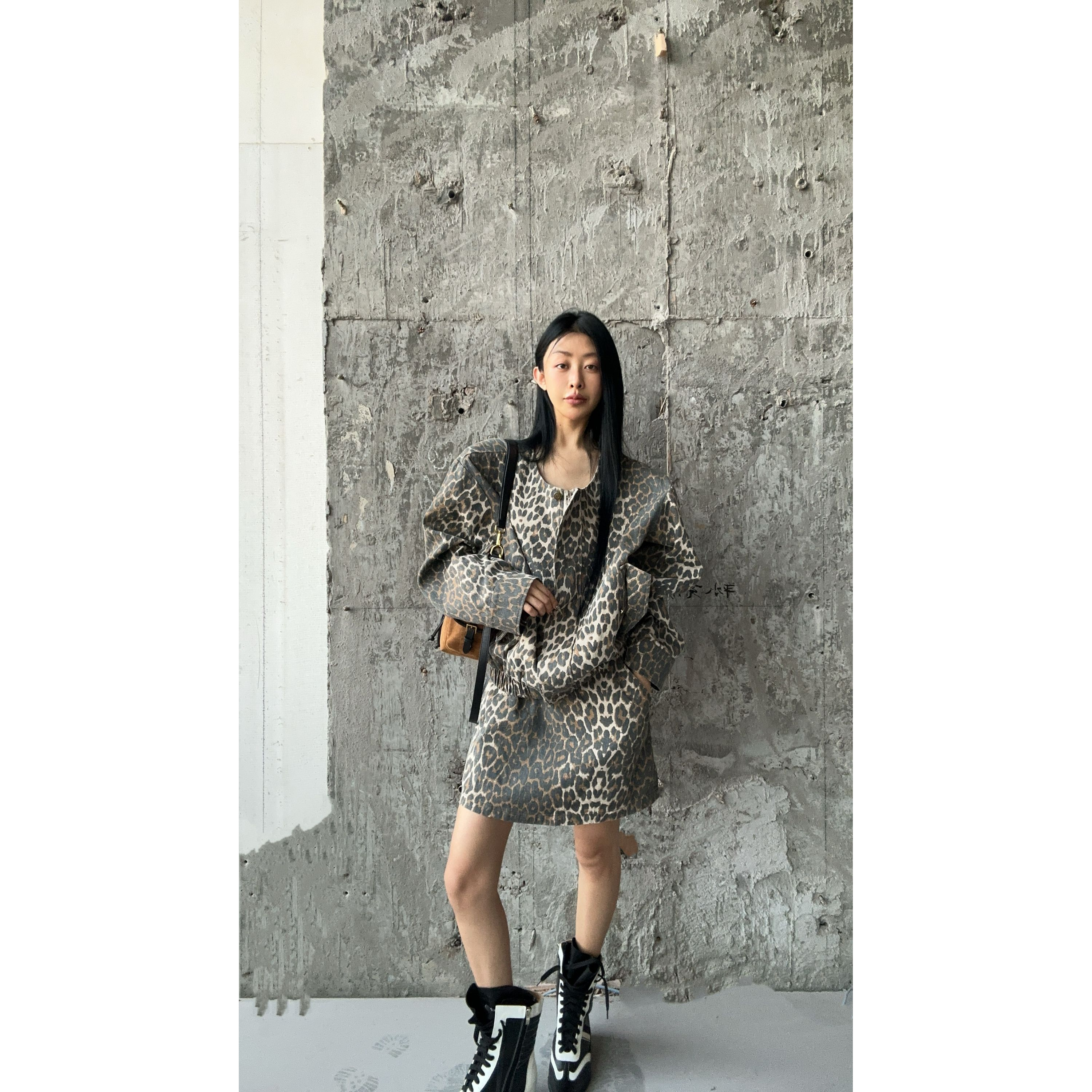 20963（定制福利款NO退NO换）洗水豹纹牛仔大牌夹克套装