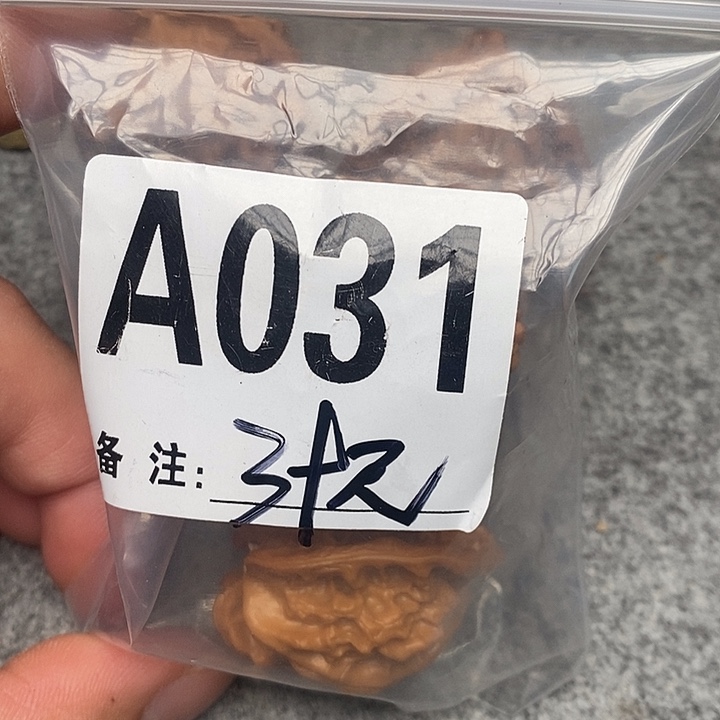 戏***人文玩核桃吊坠三棱