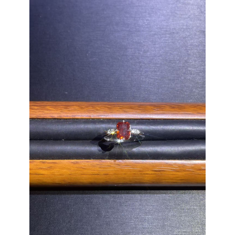 a9342白色叶子红戒指多样发