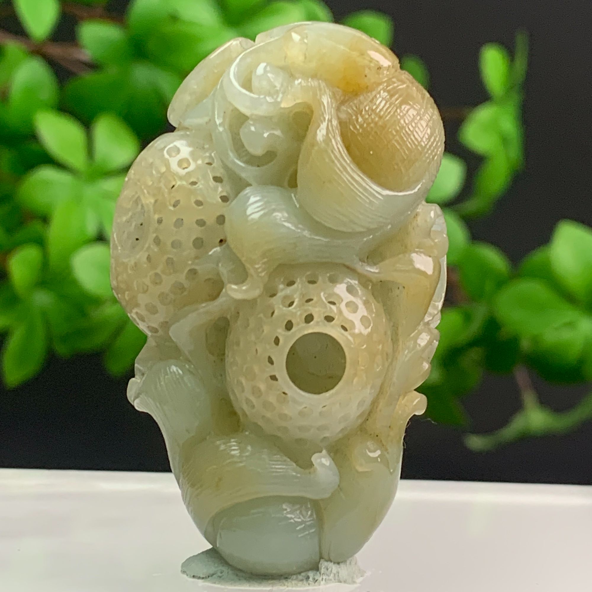 F026珠宝玉石精选和田玉吊坠