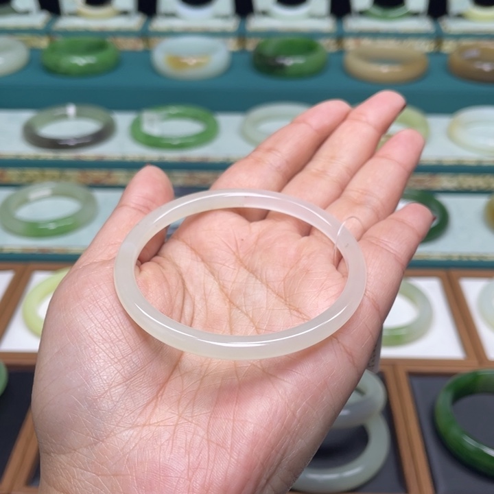 和田玉手镯未镶嵌56