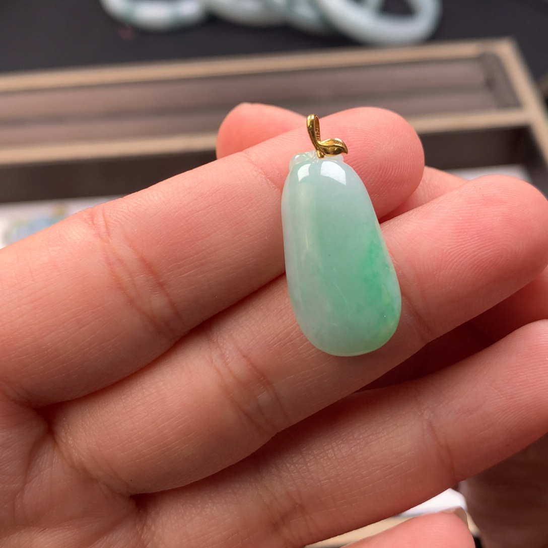 翡翠18K金镶嵌颈饰翡翠