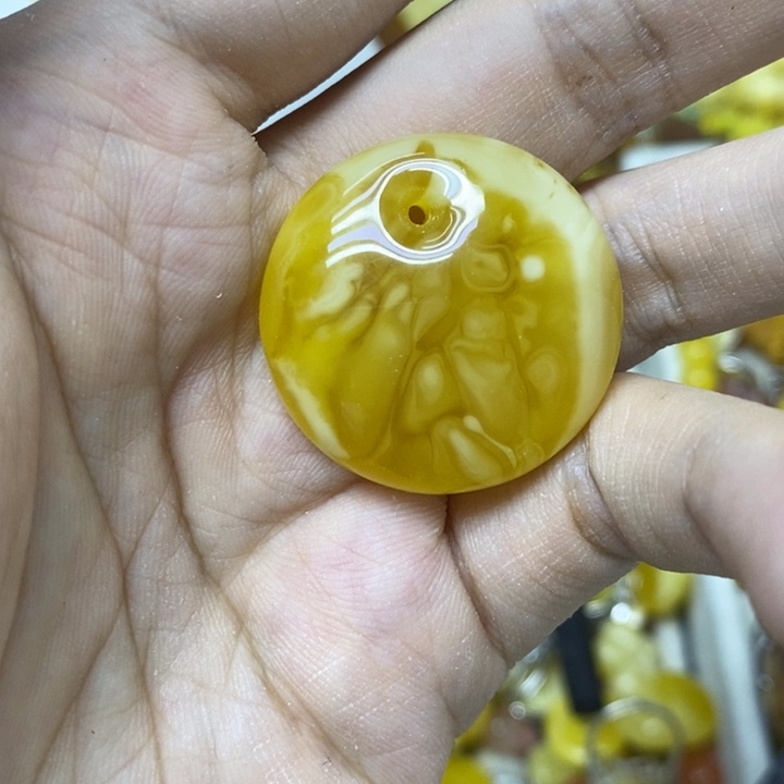 蜜蜡未镶嵌裸石吊坠