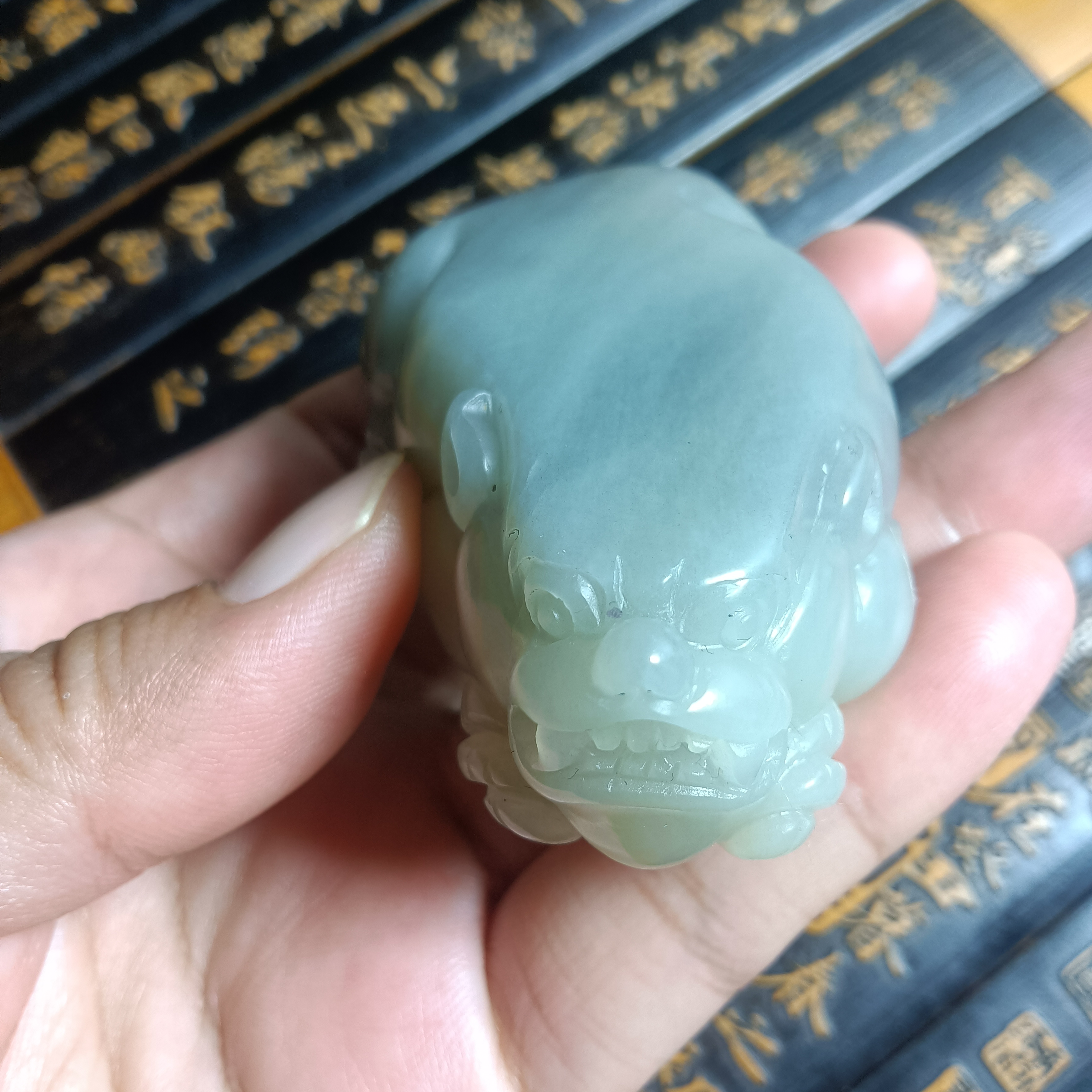 新疆和田玉青花手把貔貅，手工雕刻料子细润揉光净货天然无优化