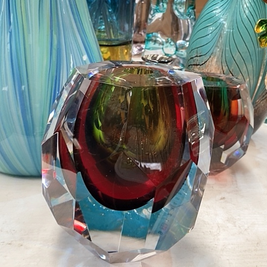 琉璃花瓶高17厘米口径3厘米