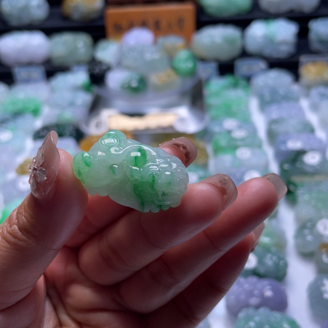 翡翠颈饰未镶嵌貔貅