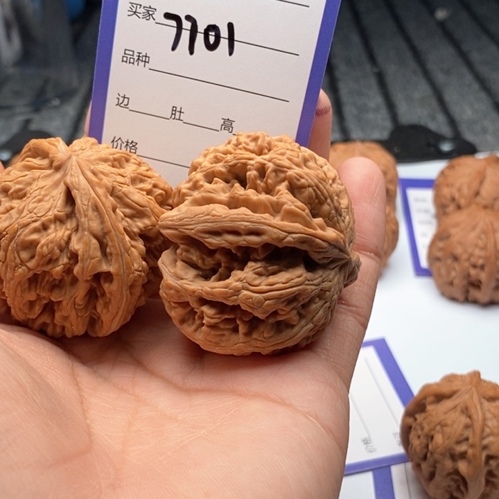 ****人吊坠文玩核桃7701