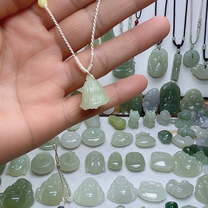 和田玉未镶嵌颈饰