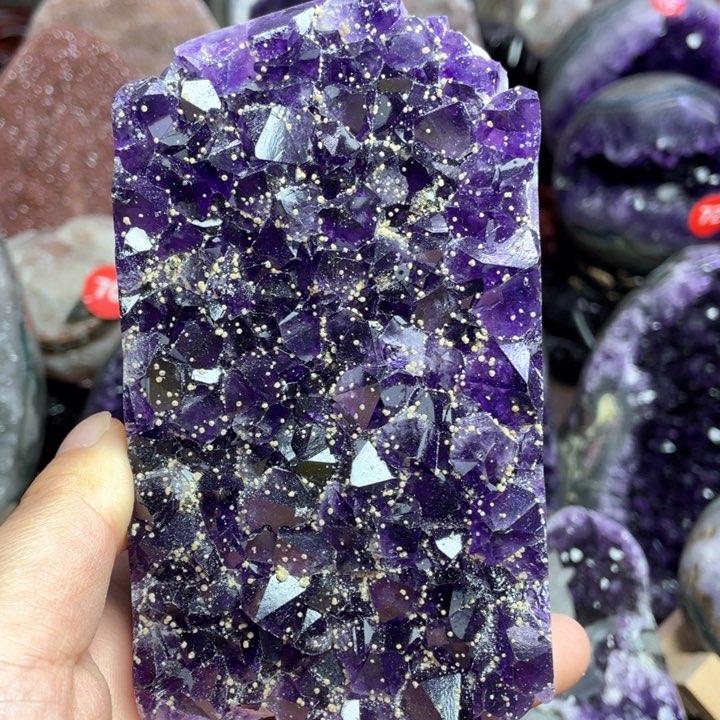 水晶摆件未镶嵌捡漏