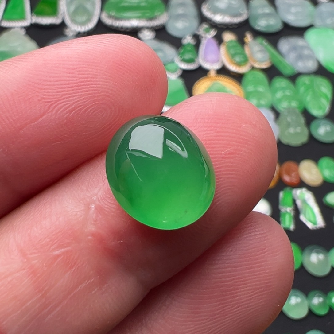 翡翠颈饰未镶嵌蛋面12.2