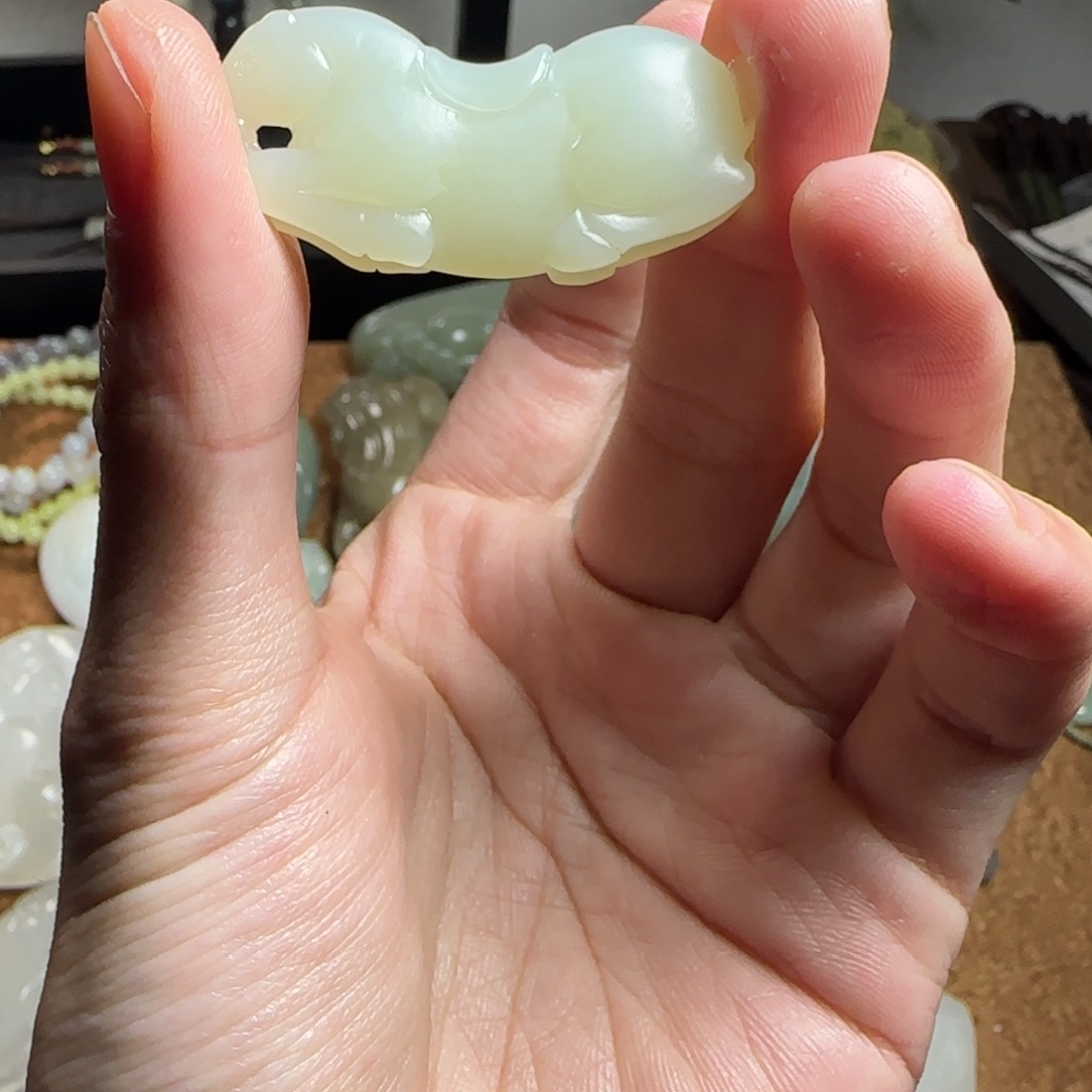 和田玉未镶嵌颈饰正常结构