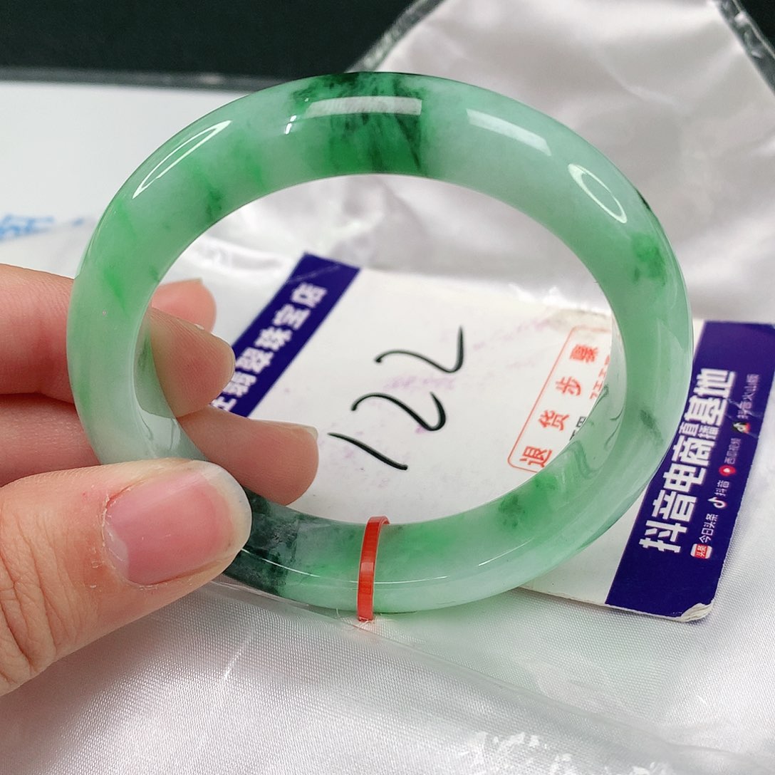 翡翠手镯未镶嵌翡翠