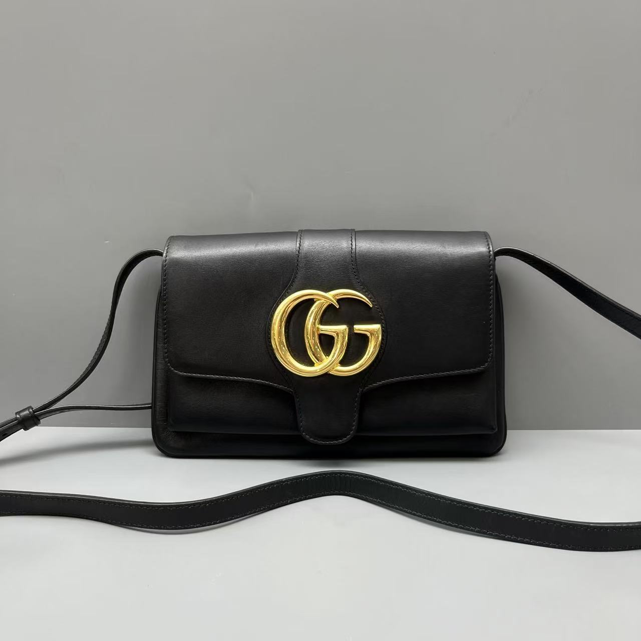 95新 GUCCI/古驰 全皮黑金Arli信封包 尺寸25*15 SV14763