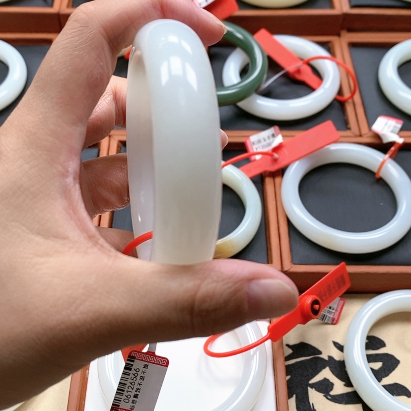 【闪购商品】未镶嵌手镯和田玉
