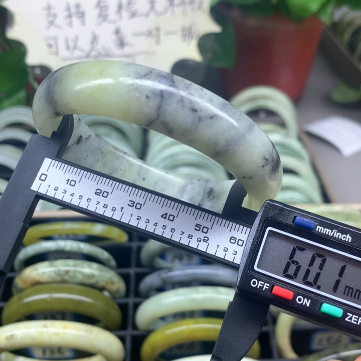 蛇纹石玉未镶嵌手镯150