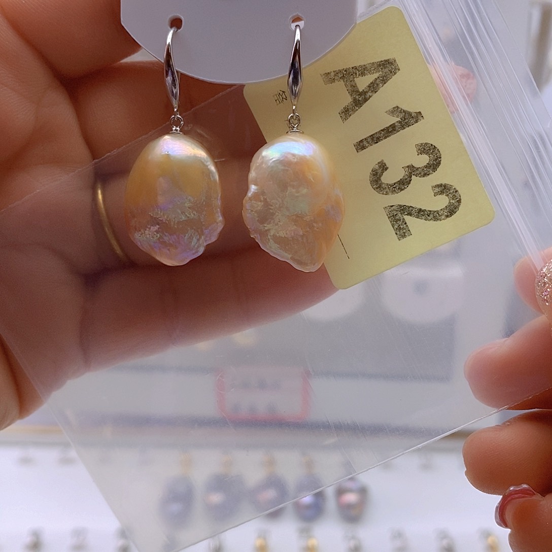 淡水珍珠耳饰未镶嵌白***?