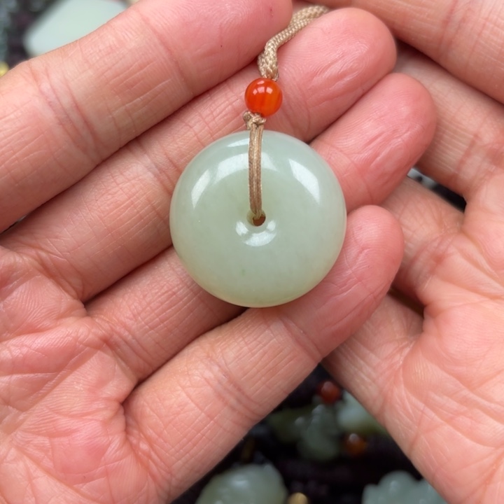 和田玉吊坠未镶嵌