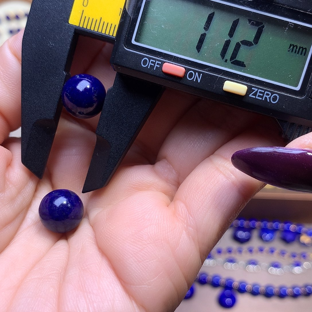 如***.青金石未镶嵌11.2m一对