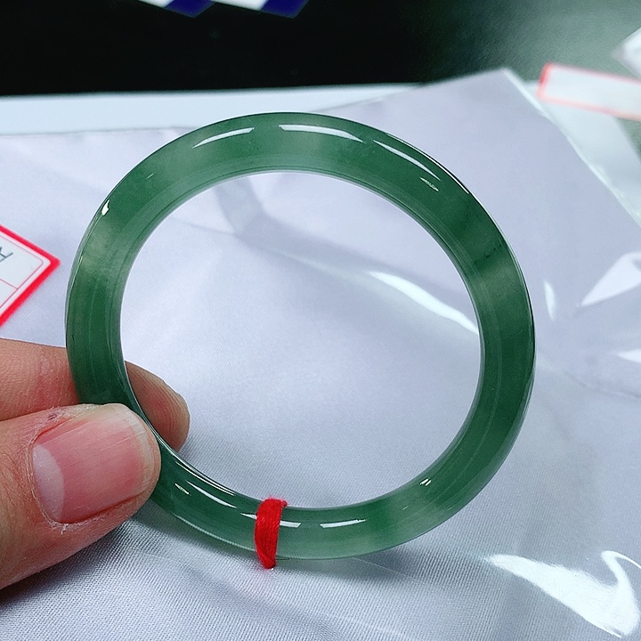 翡翠手镯未镶嵌翡翠手镯未镶嵌