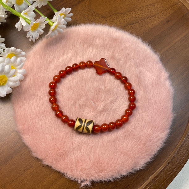 玛瑙双牙手串红色珠珠幸运草单圈