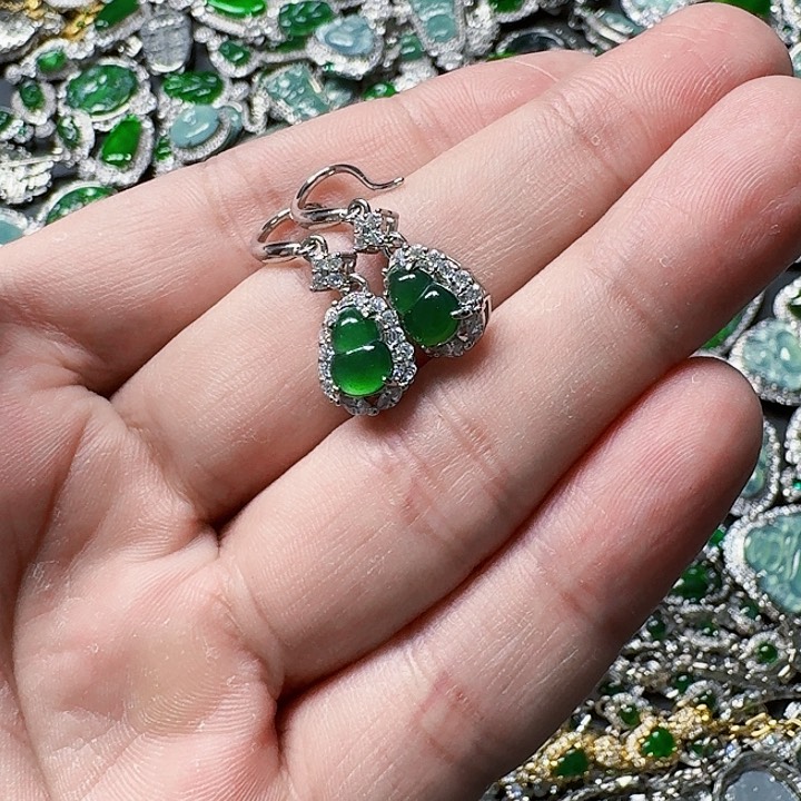 翡翠颈饰未镶嵌天然A货翡翠放漏