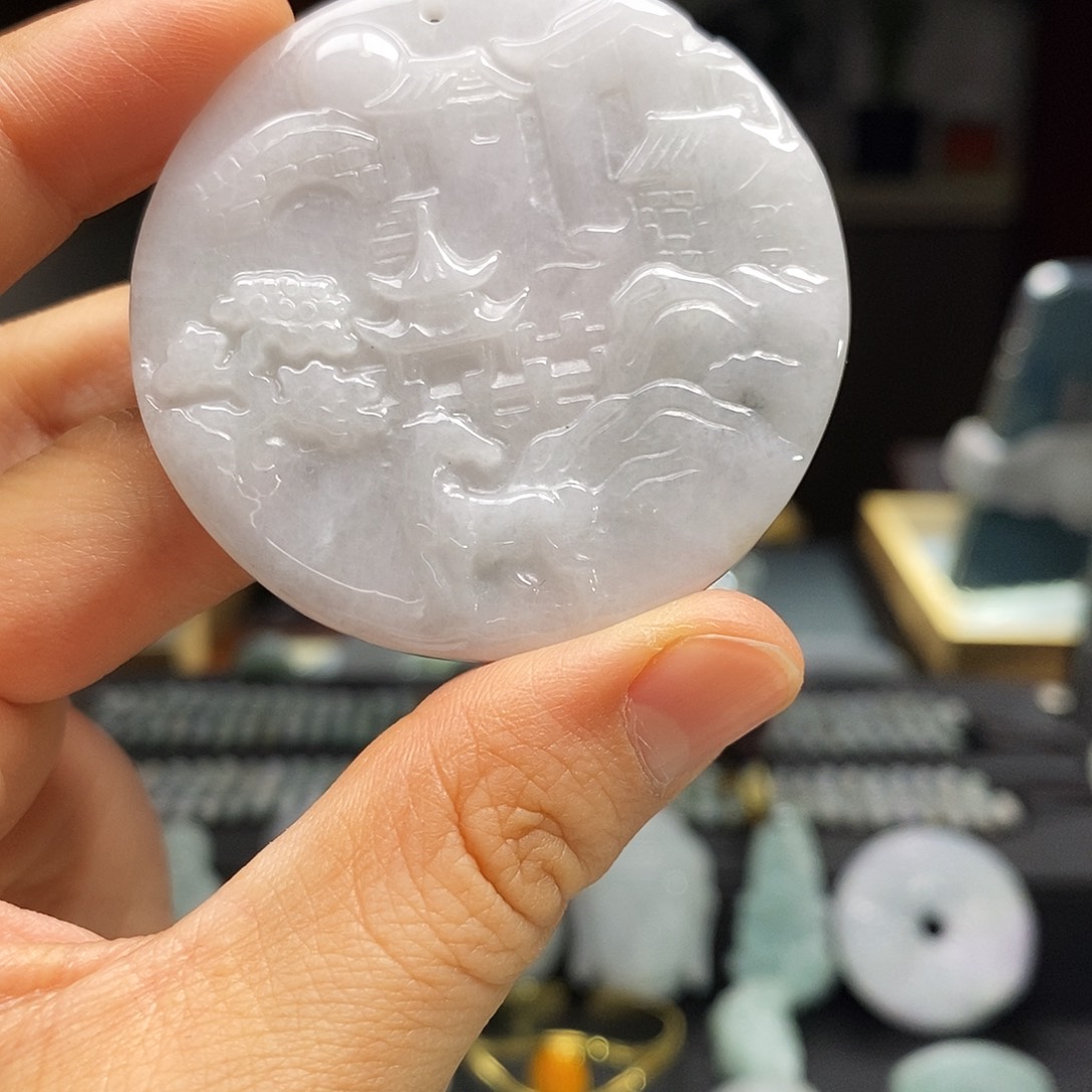 翡翠未镶嵌颈饰前程似锦