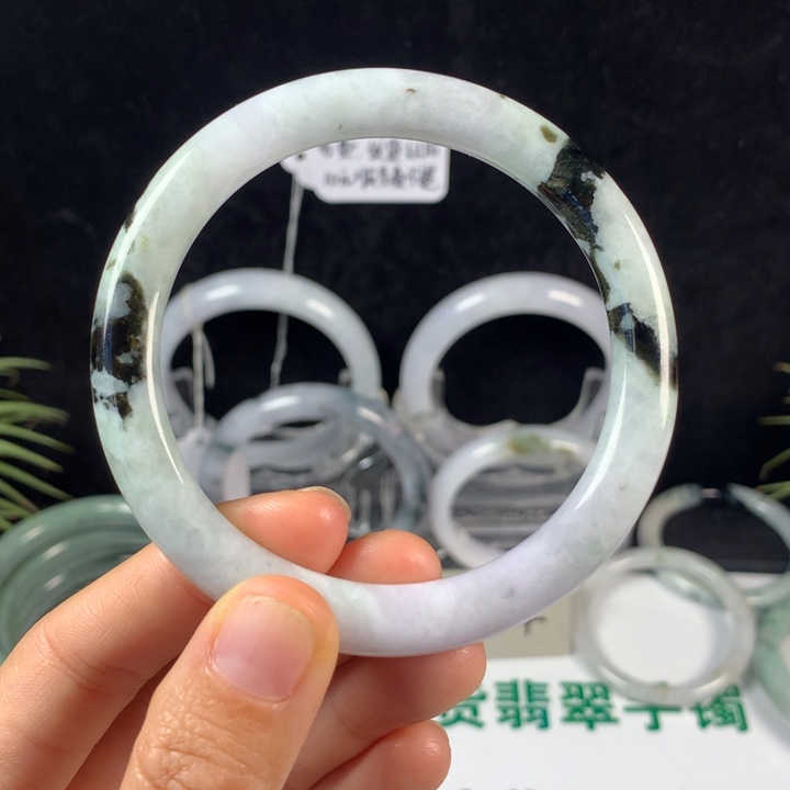 翡翠未镶嵌手镯37号。60.2圈