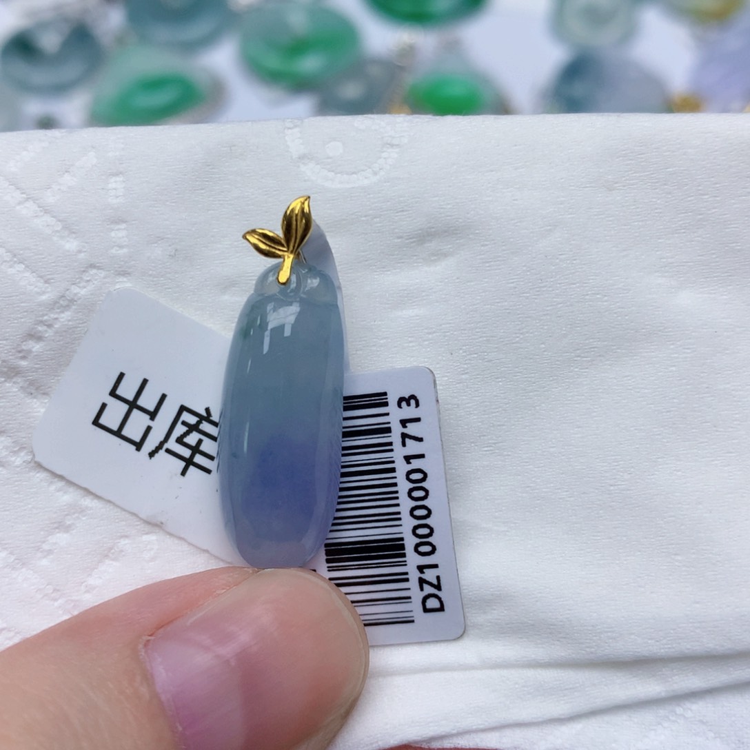 颈饰18K金镶嵌翡翠