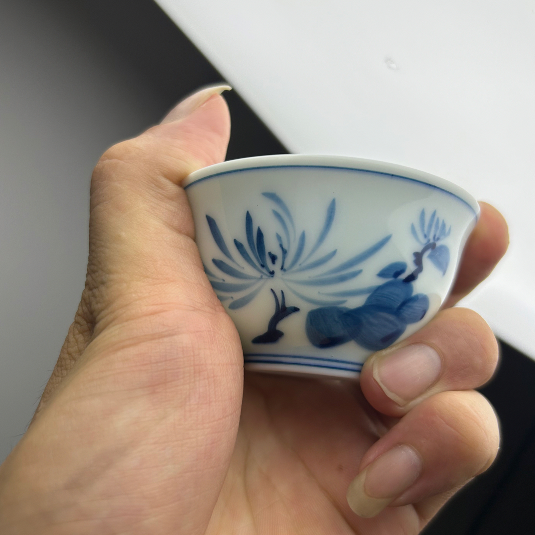 景德镇青花釉下彩菊花主人杯