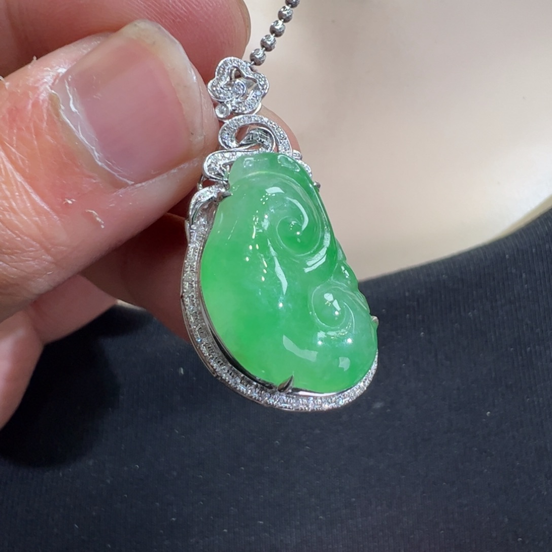 翡翠吊坠(不含链)18K金镶嵌