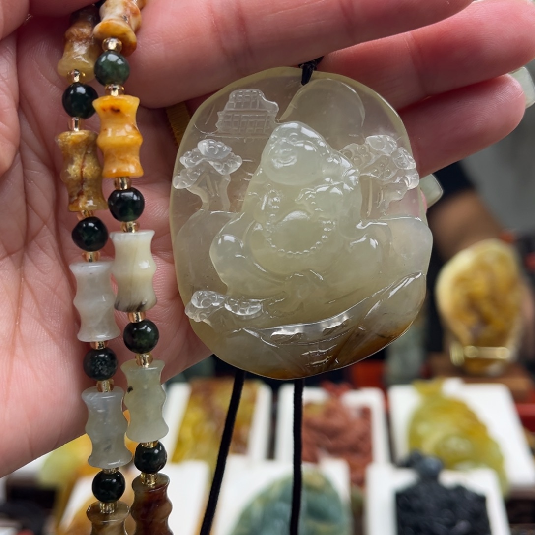 蛇纹石玉未镶嵌颈饰挂件