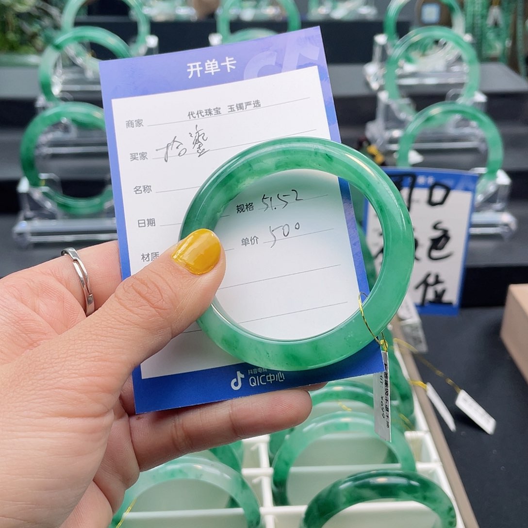 石英质玉手镯未镶嵌