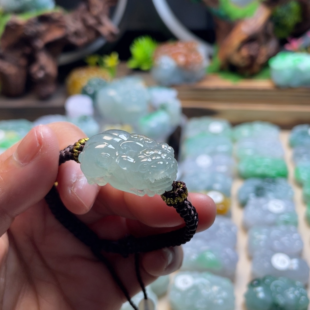 翡翠颈饰未镶嵌貔貅