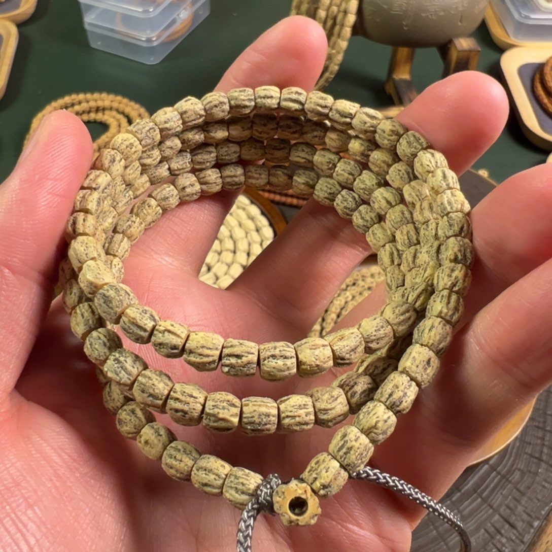 【闪购商品】柏香籽/百香籽吊坠热振桶装方块顺8号