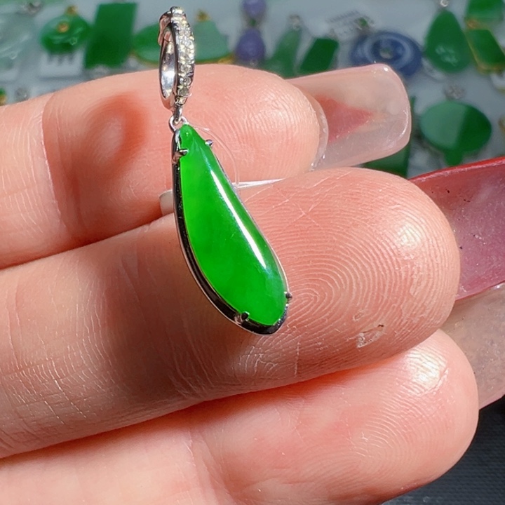 翡翠挂件18K金镶嵌翡翠