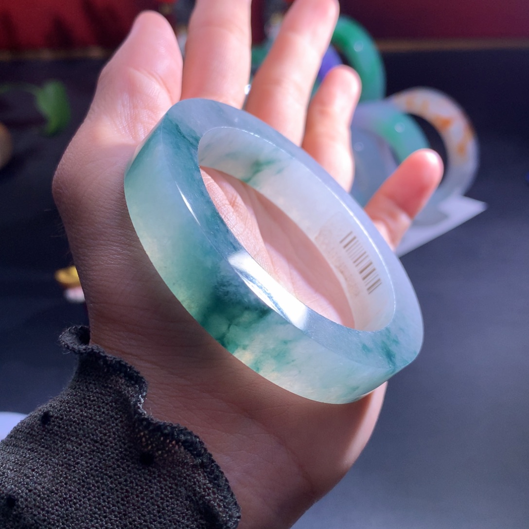 定制翡翠未镶嵌翡翠手镯