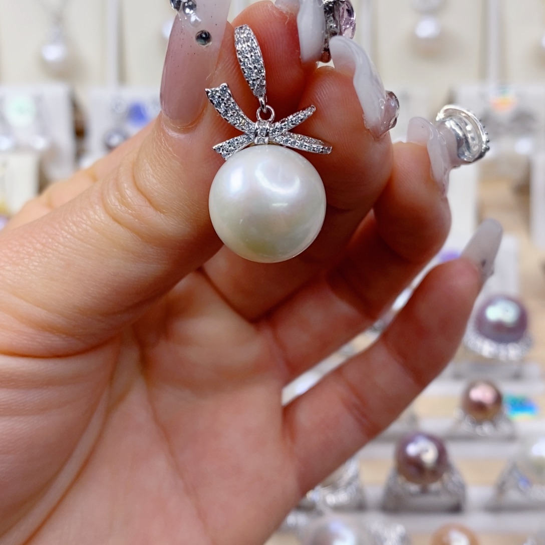 淡水珍珠吊坠(赠链)银S925镶嵌众*