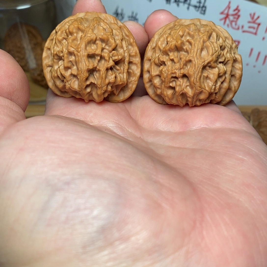 文玩核桃吊坠43苹果一只边有磕碰