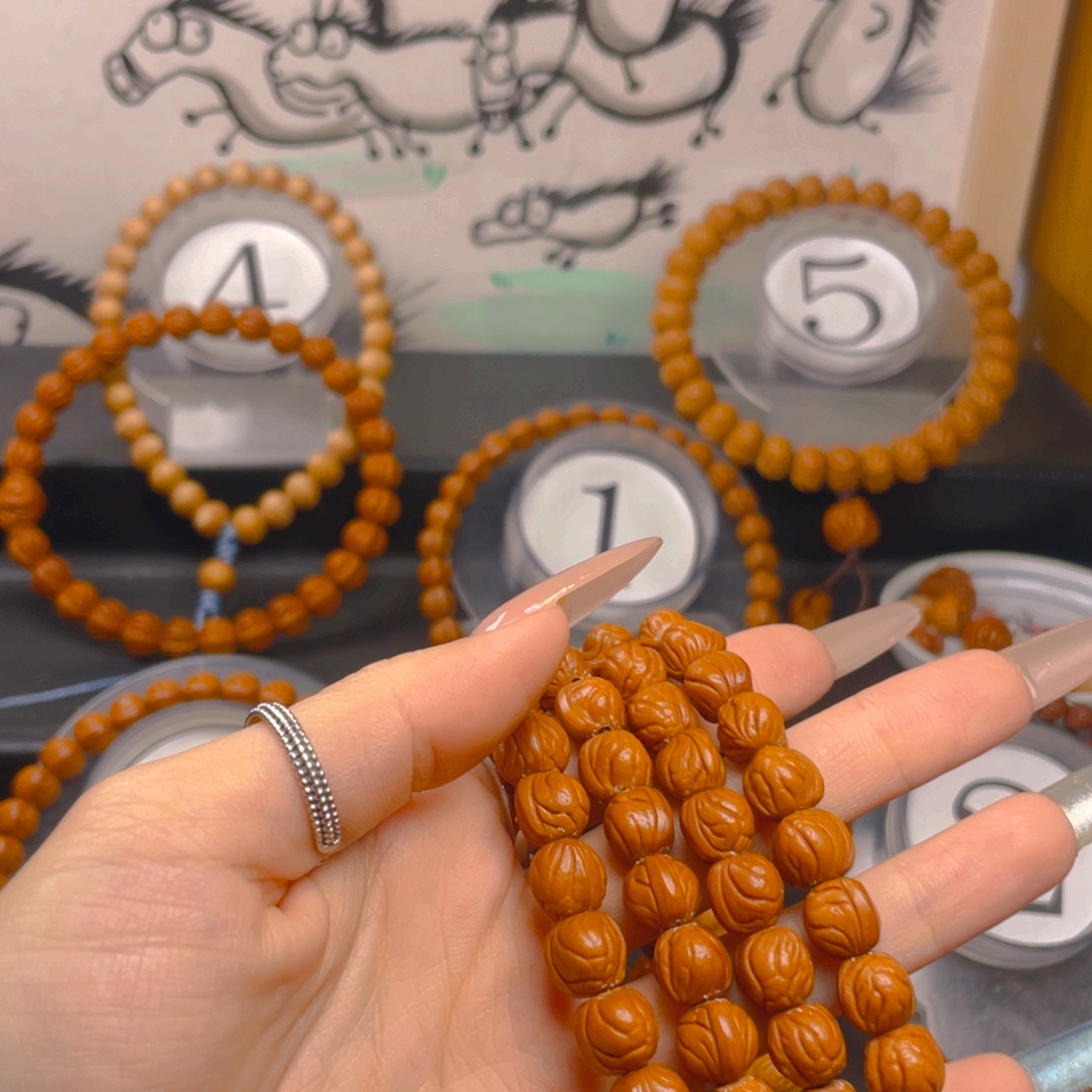 奔***霸桃核吊坠0.955555555555