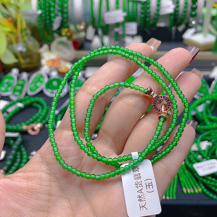 翡翠颈饰未镶嵌米*儿正阳绿项链