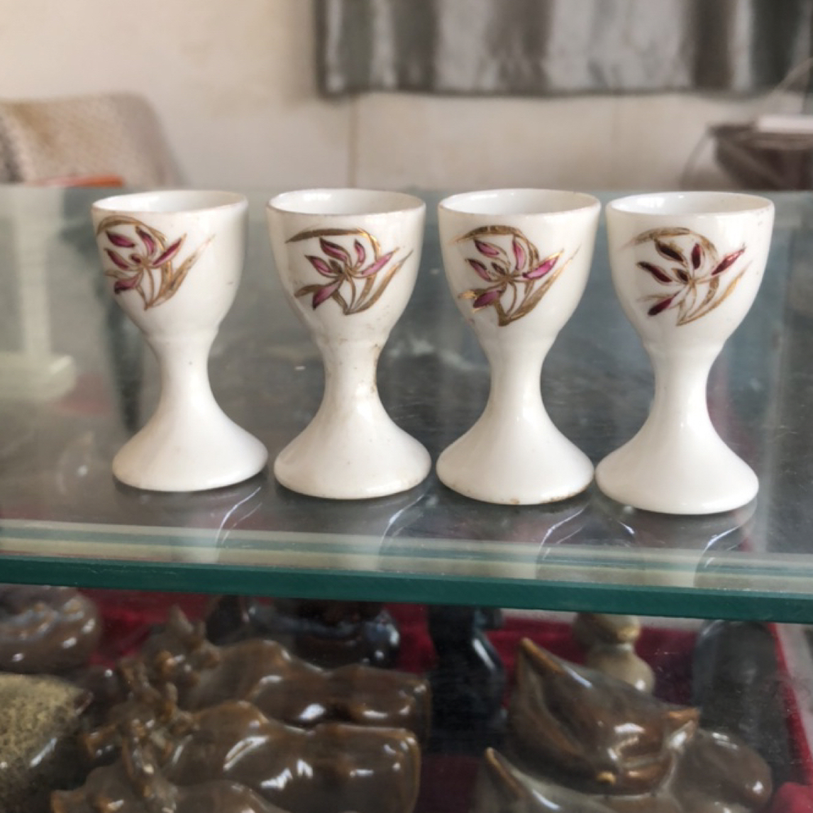 雕金象牙瓷小酒杯
