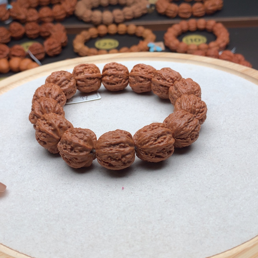 小***星文玩核桃手串方底八棱