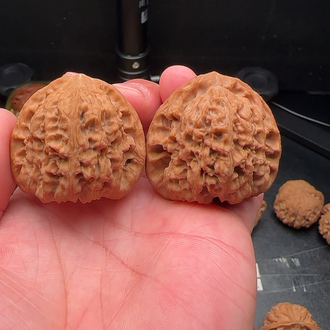 牛***果文玩核桃吊坠南疆石