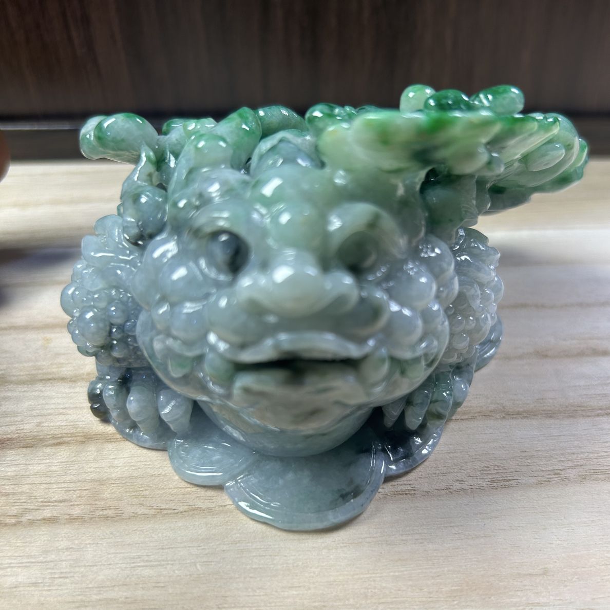 缅甸翡翠手工精雕金蟾绿色满背如意铜钱