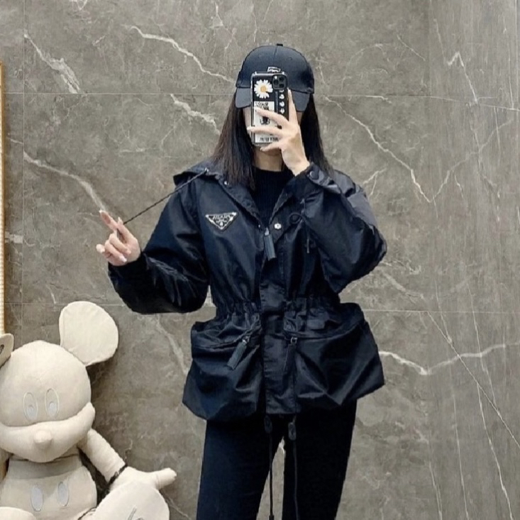 95新 Prada/普拉达 yy1475 锦纶 三角标束腰连帽外套 40码 