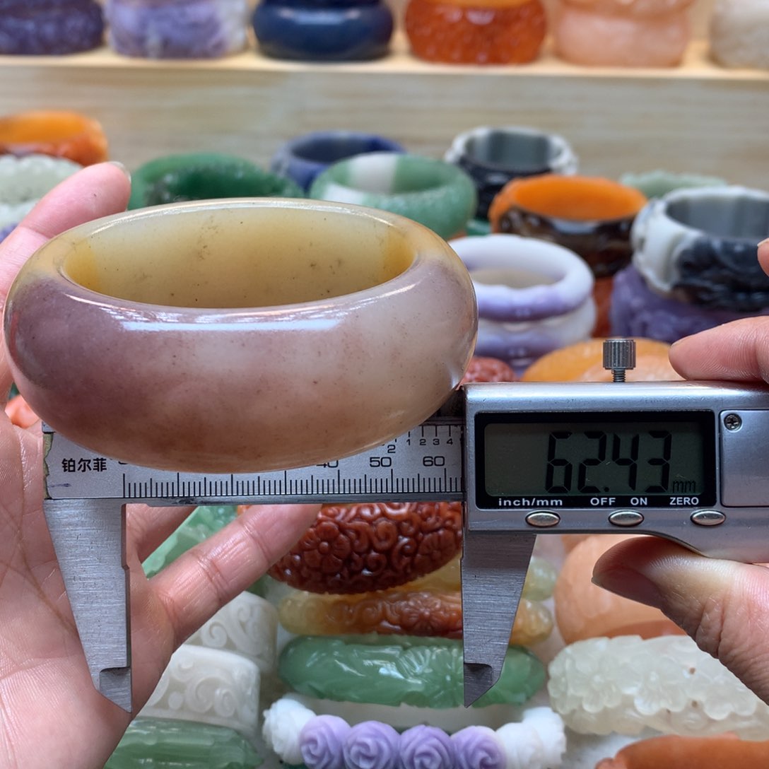 未镶嵌手镯石英质玉