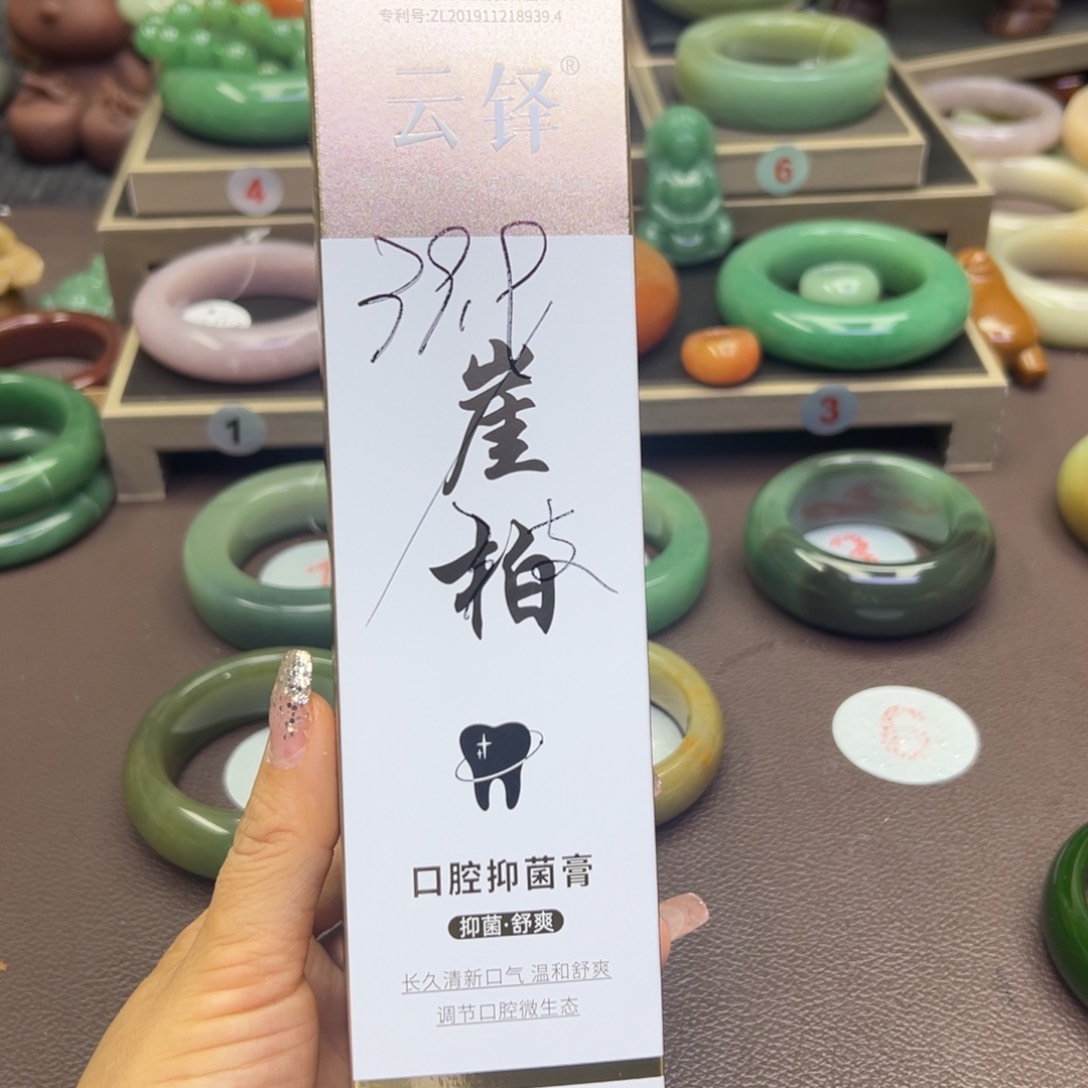 未镶嵌手镯石英岩玉一**糖